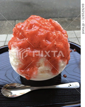 とろけるいちごのふわふわかき氷 とろけるいちごのふわふわかき氷 128529249