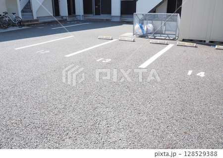 アパートの駐車場 128529388