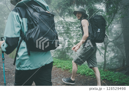 inbound tourist 128529498