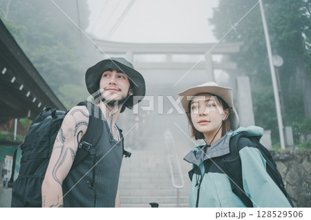 inbound tourist 128529506