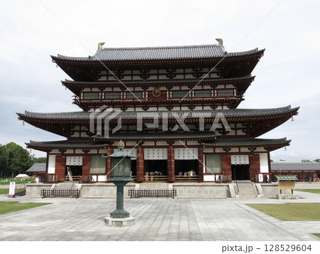 奈良市の薬師寺（金堂） 128529604