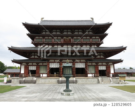 奈良市の薬師寺（金堂） 128529605