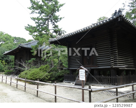 奈良市の唐招提寺にある経蔵・宝蔵 128529987