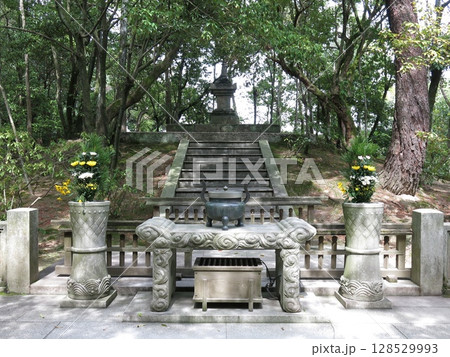 奈良市の唐招提寺にある鑑真和上御廟 128529993
