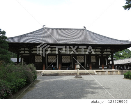 奈良市の唐招提寺（金堂） 128529995