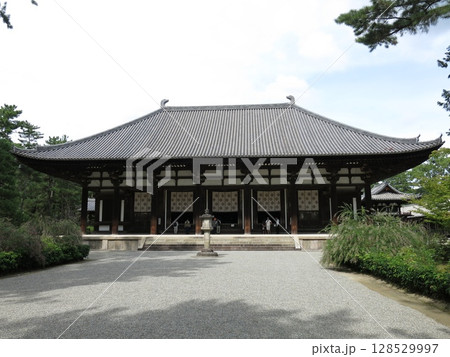 奈良市の唐招提寺（金堂） 128529997