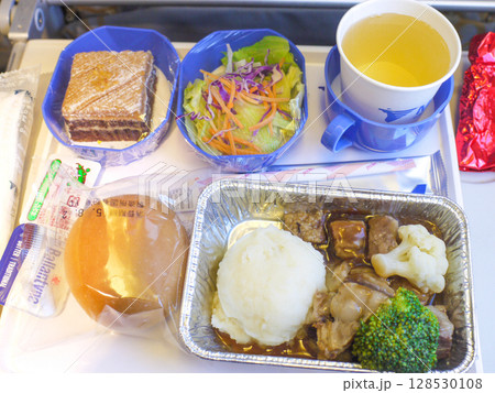 MIATモンゴル航空　成田～ウランバートル間の機内食 128530108