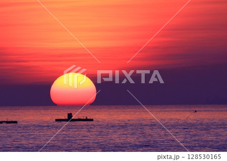 福間海岸に沈む夕日 福間海岸に沈む夕日 128530165