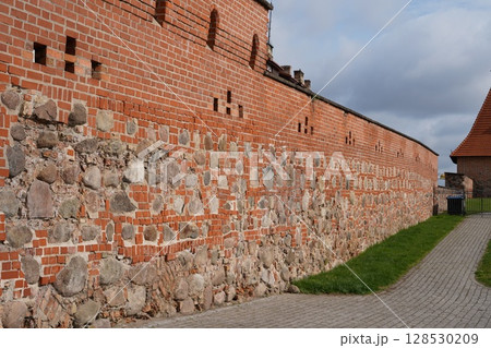 ビリニュスの城壁 128530209