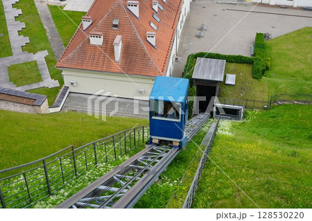 ゲディミナスの丘のケーブルカー 128530220