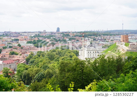 3つの十字架の丘からの眺め 128530227