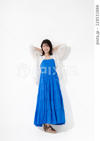 爽やかな笑顔の女性 128531666