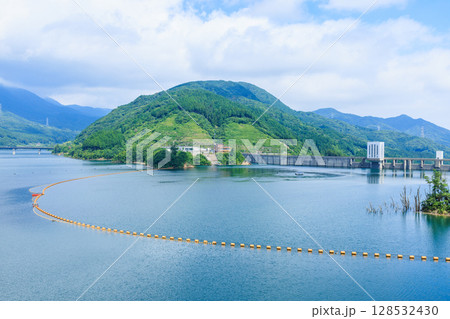 夏の五ケ山ダム 福岡県那珂川市 夏の五ケ山ダム 福岡県那珂川市 128532430