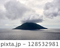 八丈島から見た八丈小島 128532981