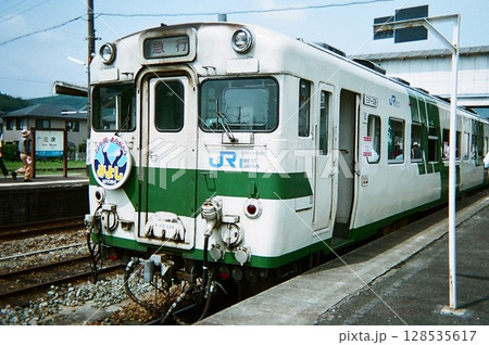 【JR西日本】キハ58形 急行「みよし」(芸備線:三次駅) 【JR西日本】キハ58形 急行「みよし」(芸備線:三次駅) 128535617