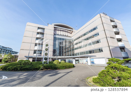 新潟県新潟市 快晴の新潟市役所 新潟県新潟市 快晴の新潟市役所 128537894