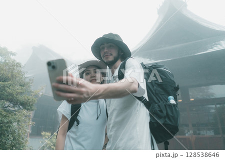 inbound tourist 128538646
