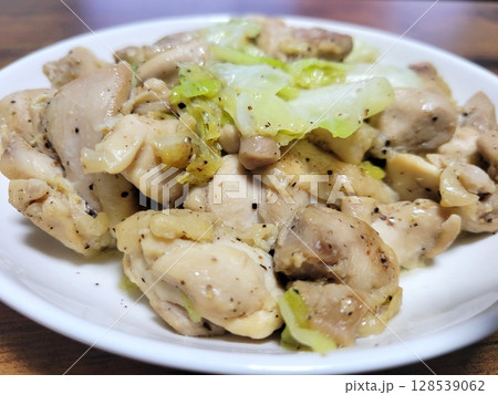鶏肉キャベツ炒め 128539062