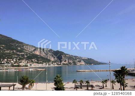 フランス・マントンの海 128540168