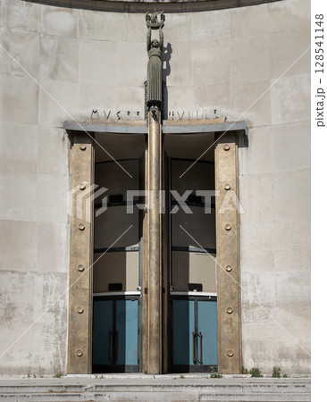 Magnificent entrance facade door of The Musee d'Art Moderne de la Ville de Paris Magnificent entrance facade door of The Musee d'Art Moderne de la Ville de Paris 128541148