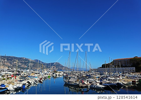 南仏サン・ジャン・カップ・フェラ 128541614