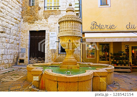 南仏・ヴァンス村 128542154