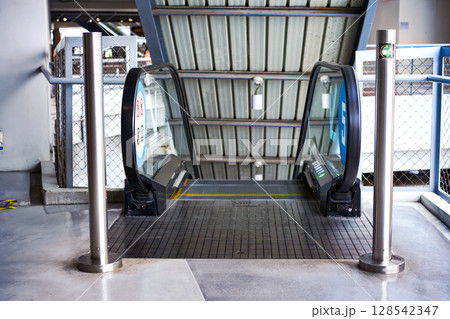 LED green light arrow Signage stainless pole in front of escalator sign the passenger the right way up and down. 128542347