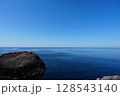 青い空と青い海 128543140