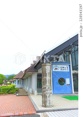 長野県千曲市、あんずホールの風景 長野県千曲市、あんずホールの風景 128543197