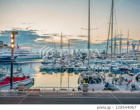 Morning view on harbor of Monaco 128544067