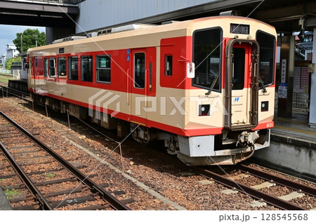 美濃太田駅（長良川鉄道）に停車中の601電車 128545568
