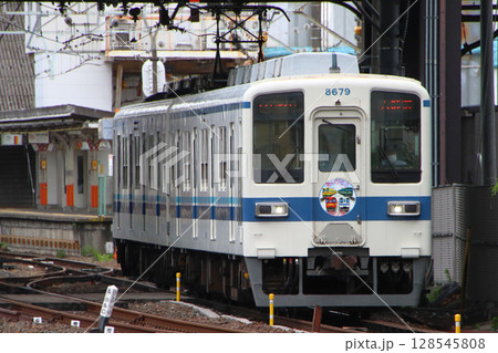 引退間際の東武大師線8000系電車（ワンマン運転：西新井⇔大師前） 128545808