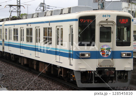 引退間際の東武大師線8000系電車(大師前行の始発列車) 引退間際の東武大師線8000系電車(大師前行の始発列車) 128545810