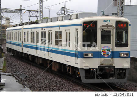 引退間際の東武大師線8000系電車(大師前行の始発列車) 引退間際の東武大師線8000系電車(大師前行の始発列車) 128545811
