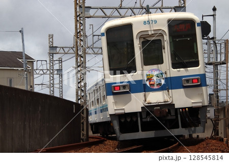 引退間際の東武大師線8000系電車（ワンマン運転：西新井⇔大師前） 128545814