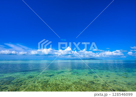 沖縄、竹富島 透明度抜群のコンドイ浜で見る南国の絶景 沖縄、竹富島 透明度抜群のコンドイ浜で見る南国の絶景 128546099
