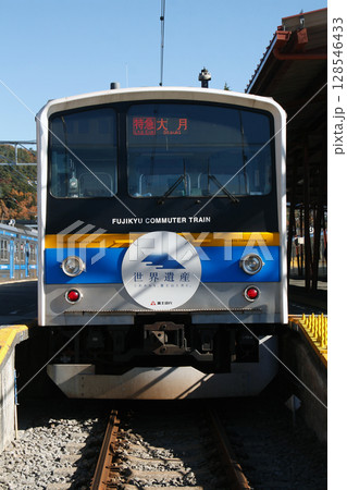 ［FJ］富士急行線6000系電車（特急ふじやま：大月⇔河口湖） 128546433