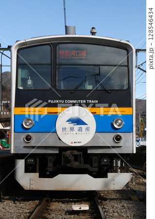 ［FJ］富士急行線6000系電車（特急ふじやま：大月⇔河口湖） 128546434