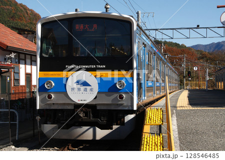 ［FJ］富士急行線6000系電車（各停：大月⇔河口湖） 128546485