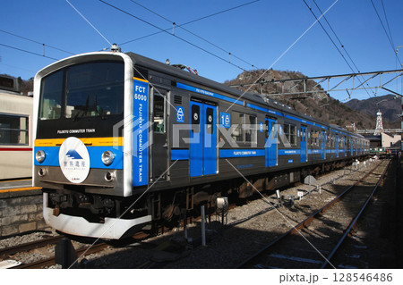 ［FJ］富士急行線6000系電車（各停：大月⇔河口湖） 128546486