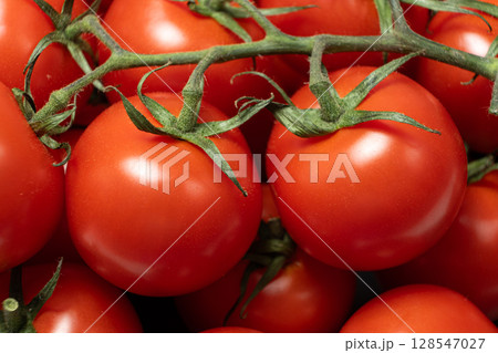 Fresh Cocktail Tomatoes on Green Stem 128547027