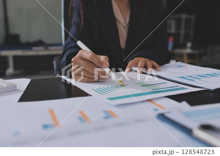 Team of business people working together in the meeting room office,teamwork background charts and graphs banner, double exposure successful teamwork,business planning concept. 128548723
