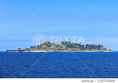 【長崎県】快晴の軍艦島(産業革命遺産の端島) 【長崎県】快晴の軍艦島(産業革命遺産の端島) 128550006