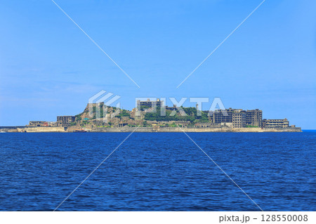 【長崎県】快晴の軍艦島（産業革命遺産の端島） 128550008