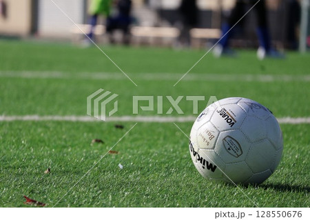 サッカー 128550676