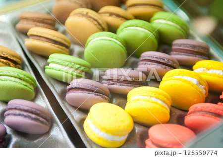 カラフルなマカロン カラフルなマカロン 128550774