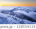 雪つもる霧島連山　高千穂の峰 128554119