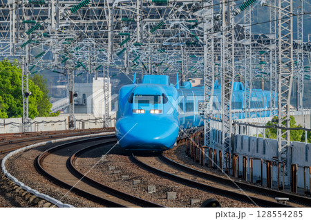 青い新幹線 128554285