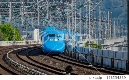 青い新幹線 128554289