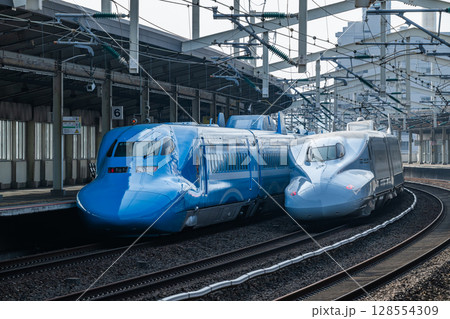 青い新幹線 128554309